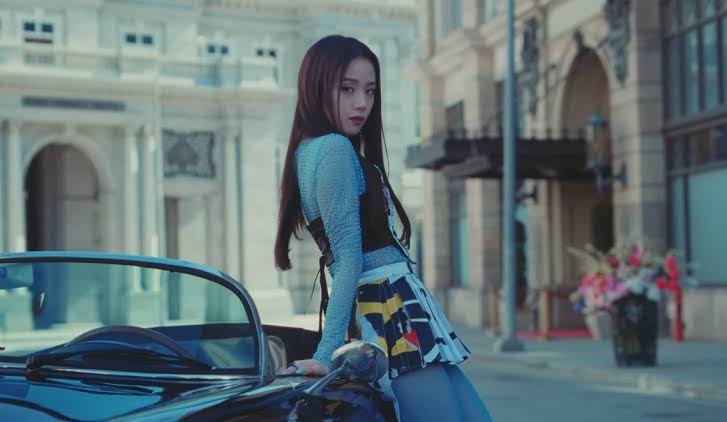 Blackpink Jisoo performing Flowers