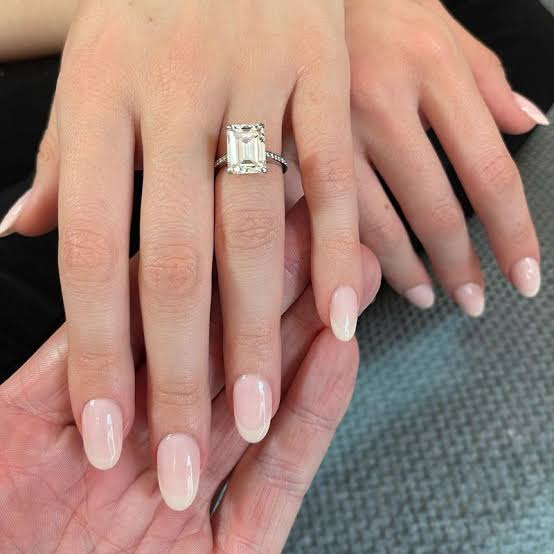 Milk nails trend 2023